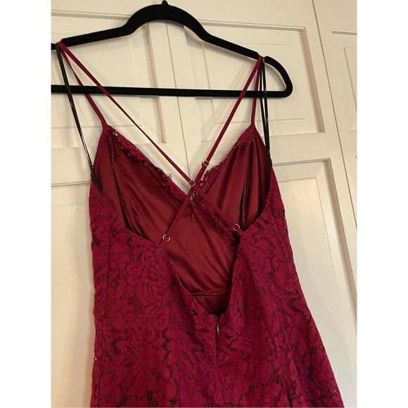 Lulu’s raspberry lace cross strap dress size large - Picture 5 of 11